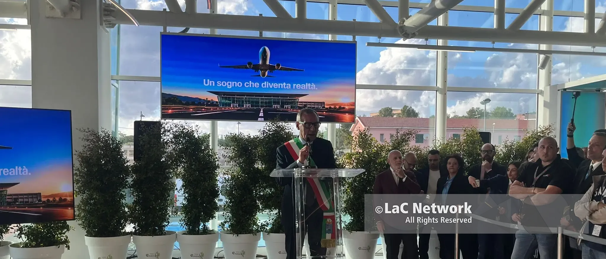 Battaglia: «Il nuovo terminal dell’Aeroporto dello Stretto è una porta sul futuro della città»\n