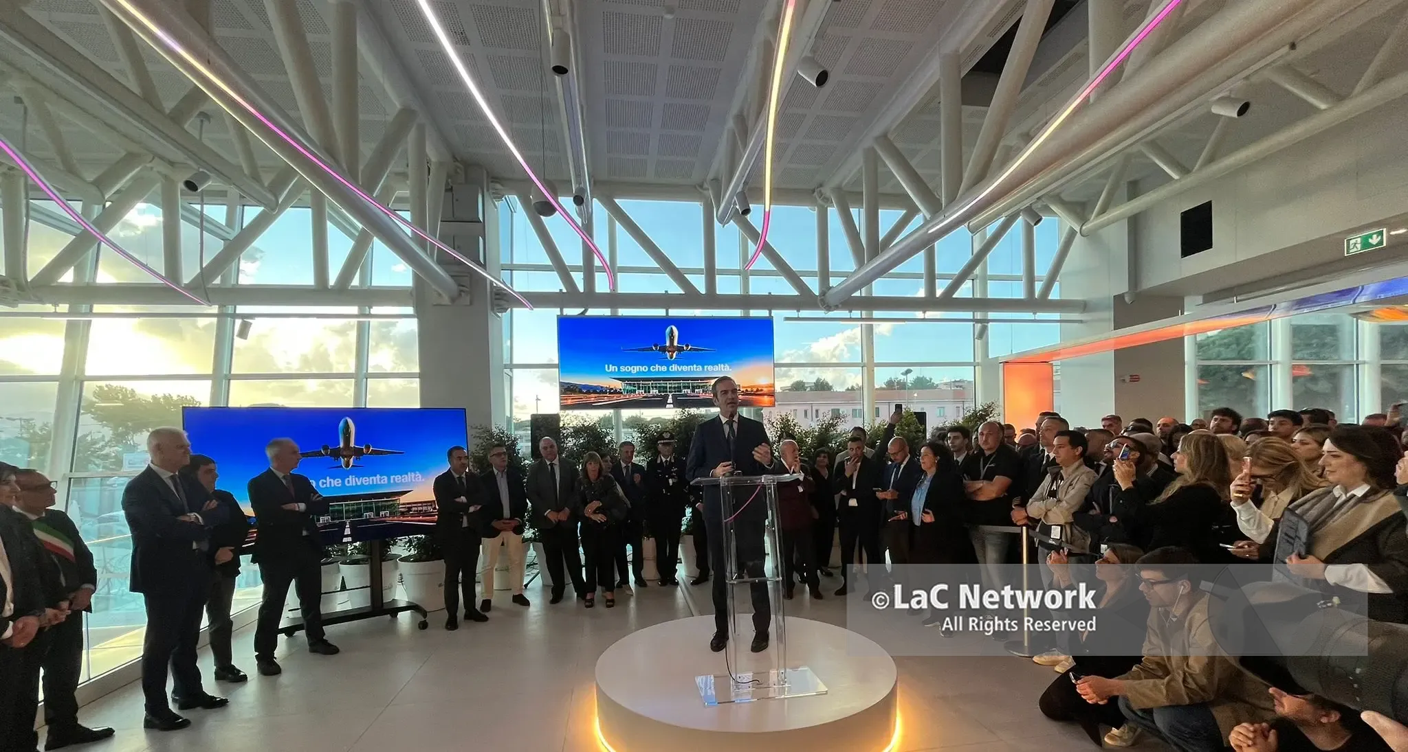 <p>Occhiuto: «In Calabria si può fare, l’aeroporto di Reggio è un esempio di opere realizzate<span style=\"color:hsl(0, 75%, 60%);\"> in tempi record</span>»</p>