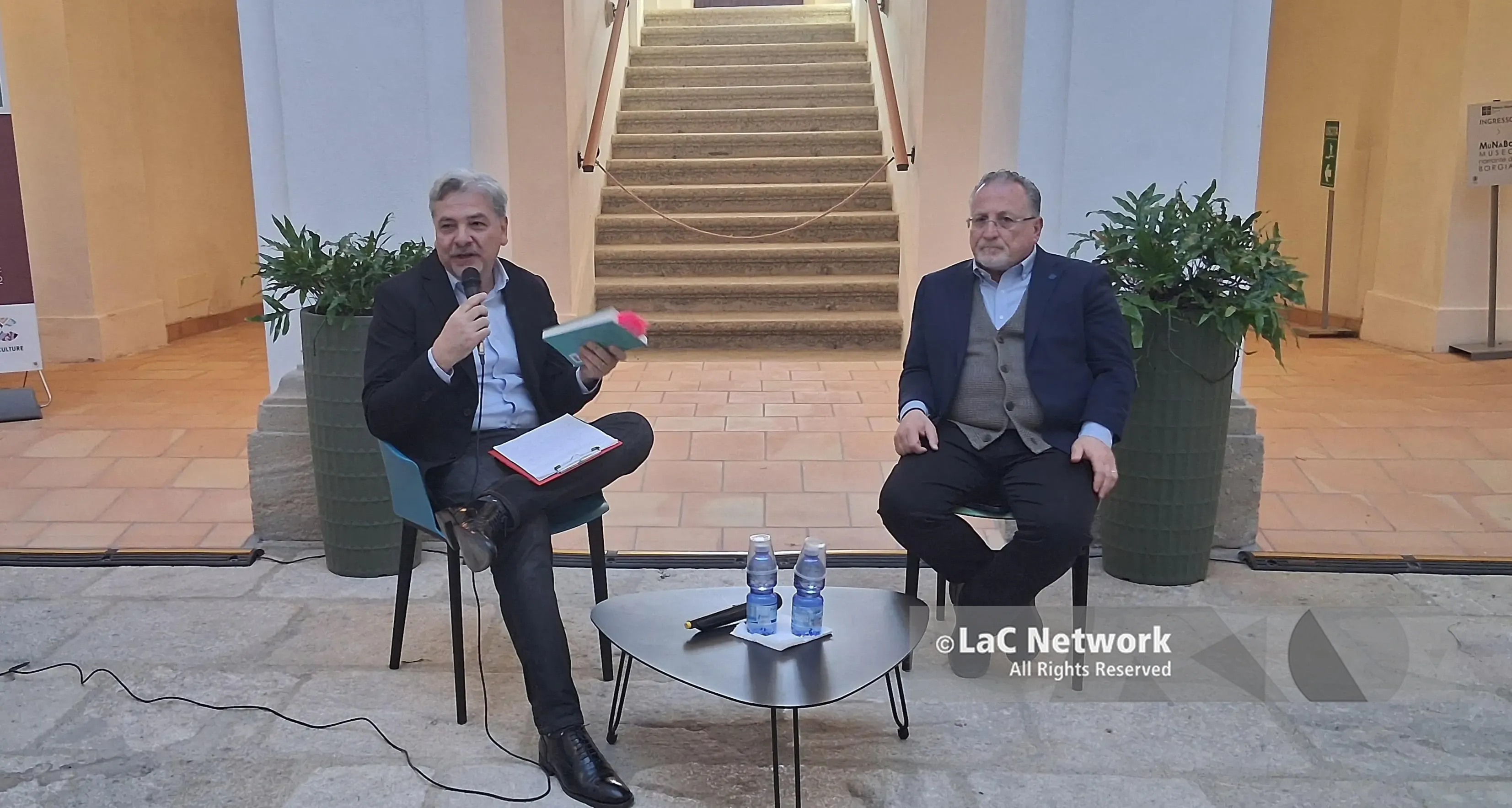 «La parola come strumento di contrasto alla violenza»: Antonio Nicaso inaugura a Borgia il ciclo di talk d’autore del Community Hub\n