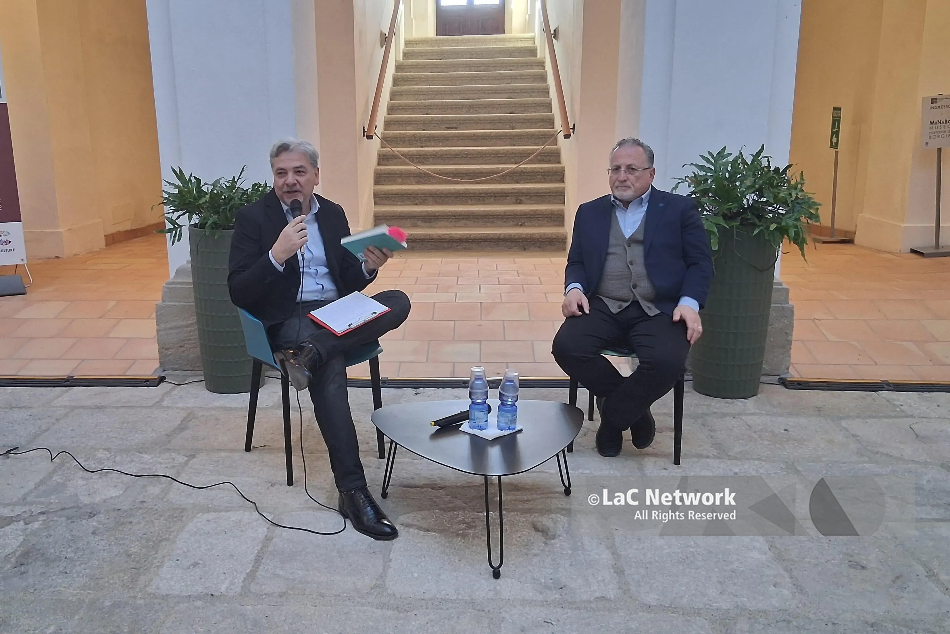«La parola come strumento di contrasto alla violenza»: Antonio Nicaso inaugura a Borgia il ciclo di talk d’autore del Community Hub\n