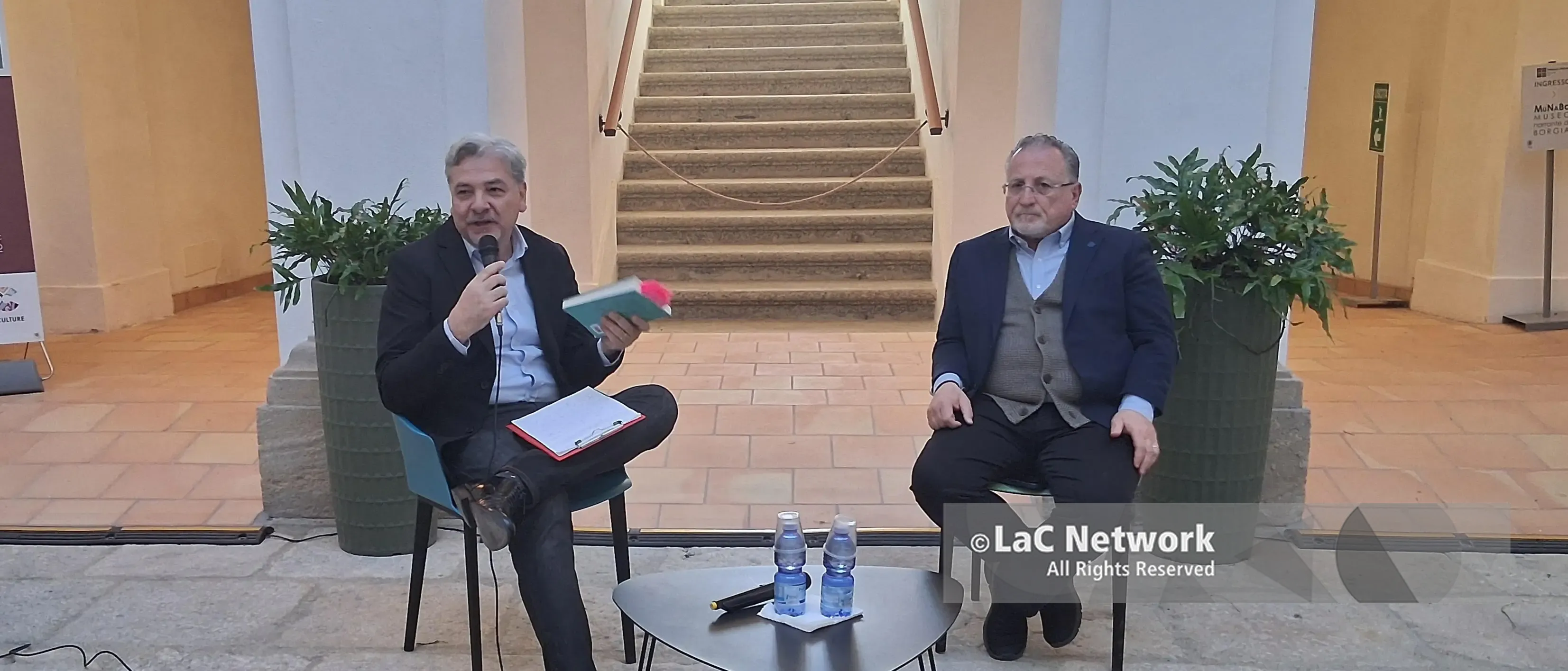 «La parola come strumento di contrasto alla violenza»: Antonio Nicaso inaugura a Borgia il ciclo di talk d’autore del Community Hub\n