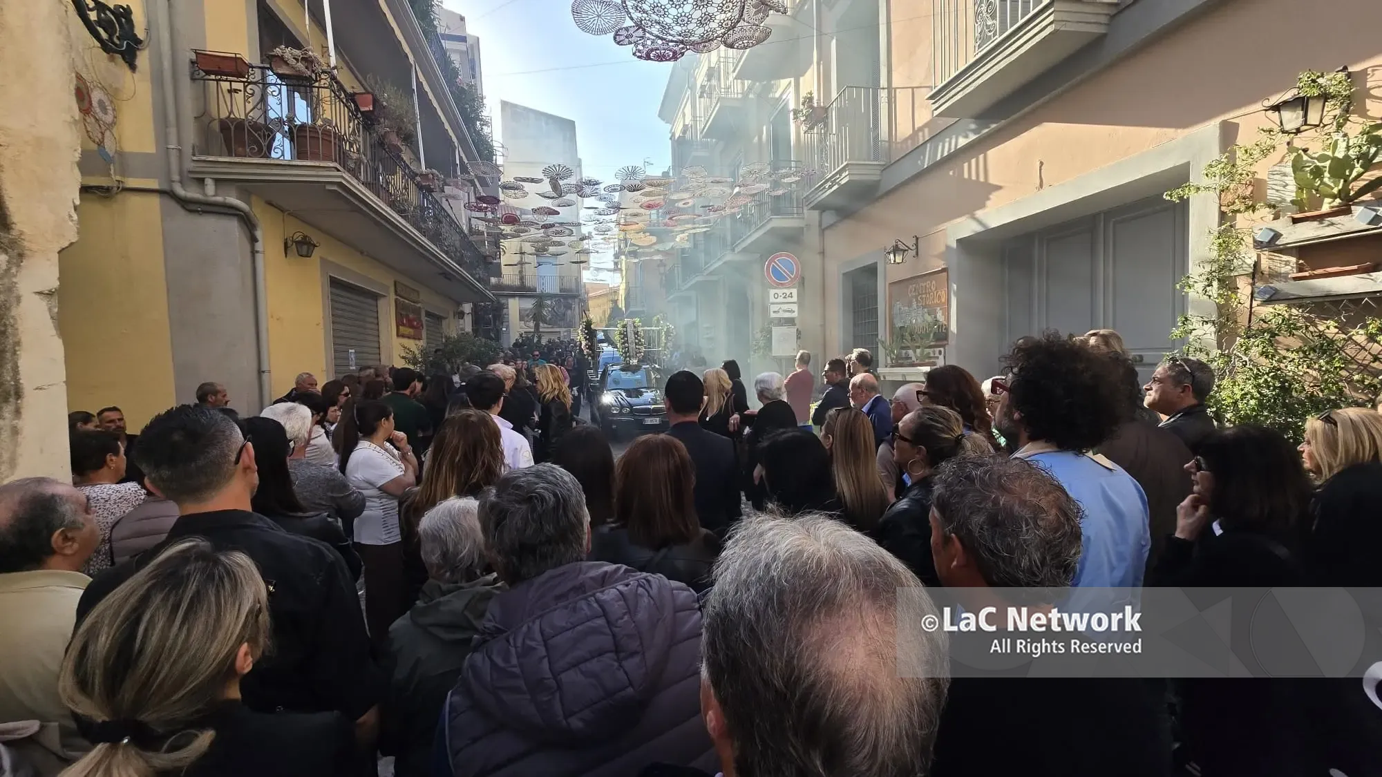 <p>L'addio al piccolo&nbsp;Giovanfrancesco</p>\\n