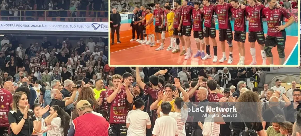 La Domotek batte Belluno 3-0: il PalaCalafiore esplode e Reggio vola in serie A2 – FOTO
