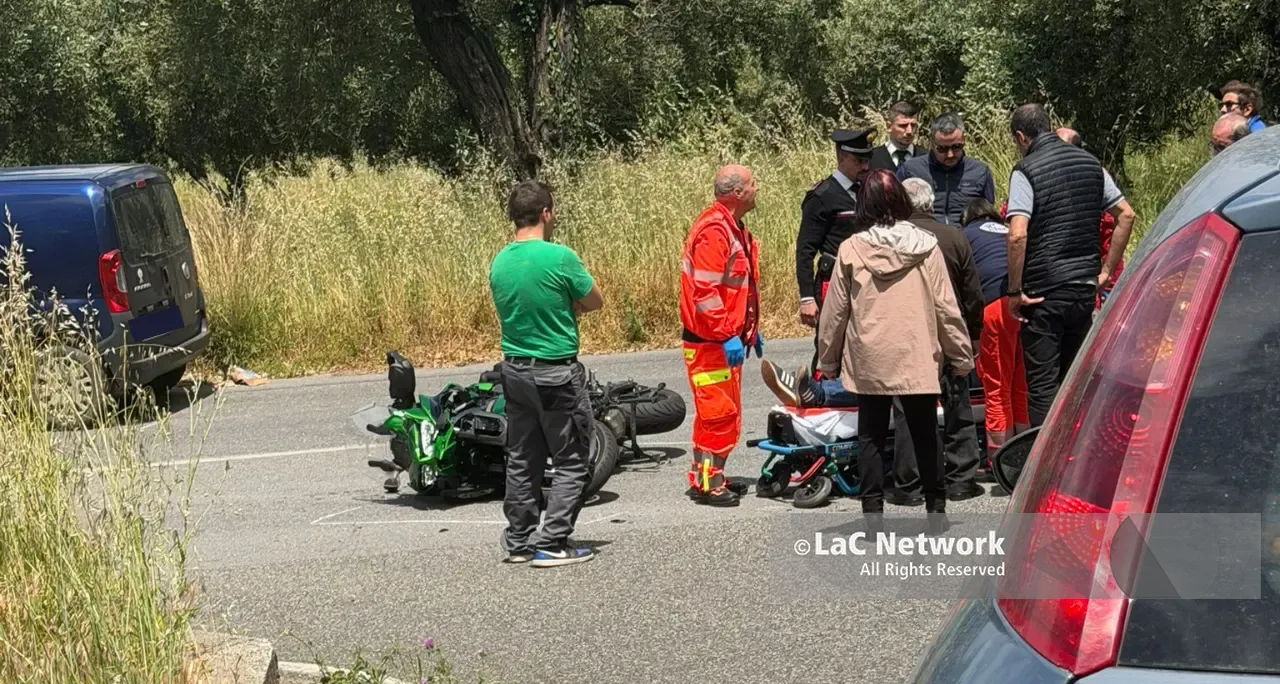 Incidente\u00A0tra auto e moto sulla provinciale\u00A0che collega\u00A0Nocera Terinese alla Marina: centauro trasferito in elisoccorso\u00A0\n