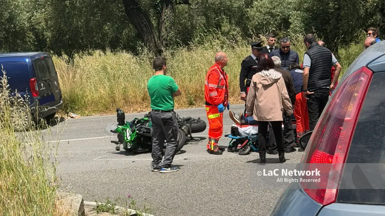 Incidente\u00A0tra auto e moto sulla provinciale\u00A0che collega\u00A0Nocera Terinese alla Marina: centauro trasferito in elisoccorso\u00A0\n