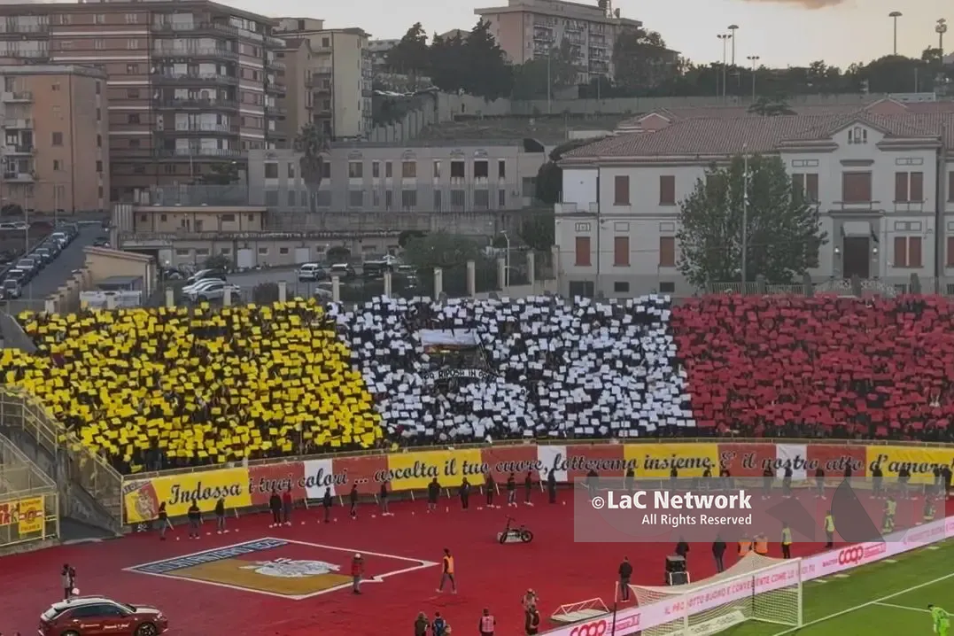 Catanzaro-Monza, caccia sfrenata ai biglietti: Ceravolo sold out in pochi minuti per la finale d’andata dei\u00A0Playoff di Serie B\n