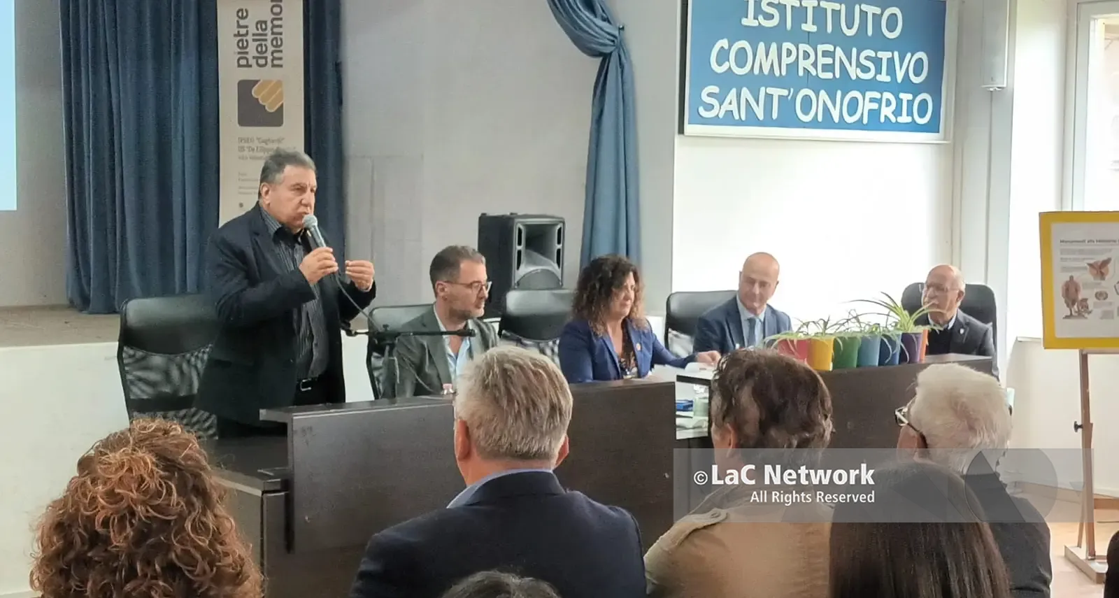 <p><span style=\"color:hsl(0, 75%, 60%);\">Pietre della memoria</span>: le scuole di Stefanaconi, Sant’Onofrio e Vibo premiate dall’Associazione mutilati e invalidi di guerra</p>