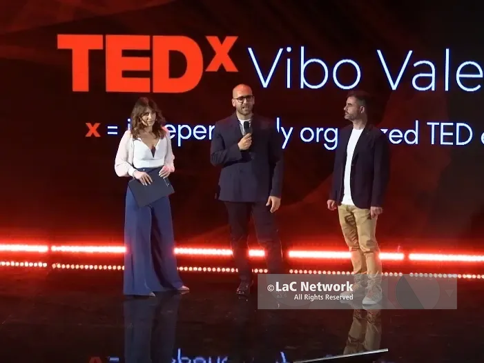 TEDx Vibo riempie il Teatro comunale: 13 storie dal palco per raccontare le “Scelte che cambiano una vita”