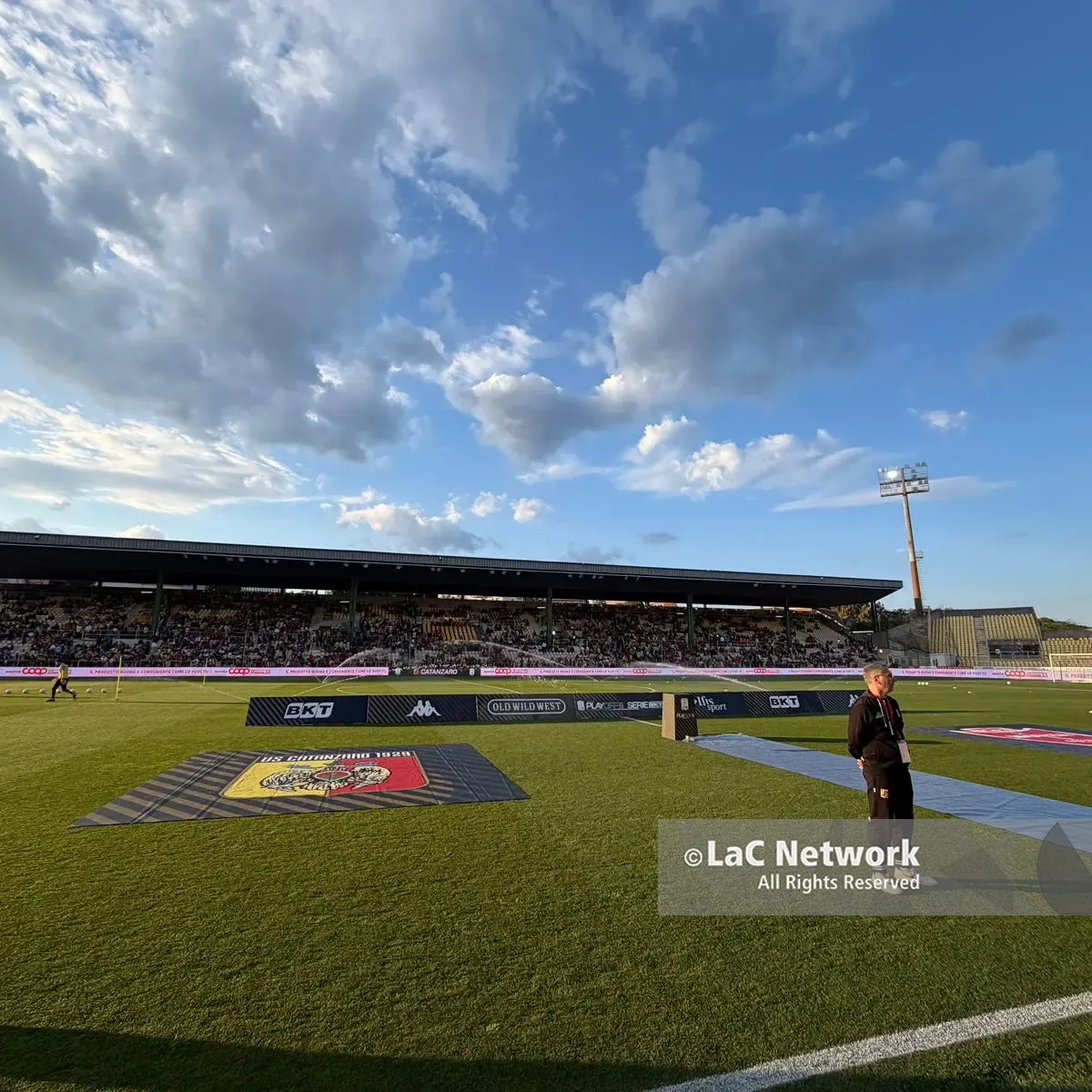 Il Catanzaro sfida il Monza al Ceravolo per l’andata della\u00A0finale playoff di Serie B, le formazioni ufficiali: gli aggiornamenti –\u00A0LIVE\n