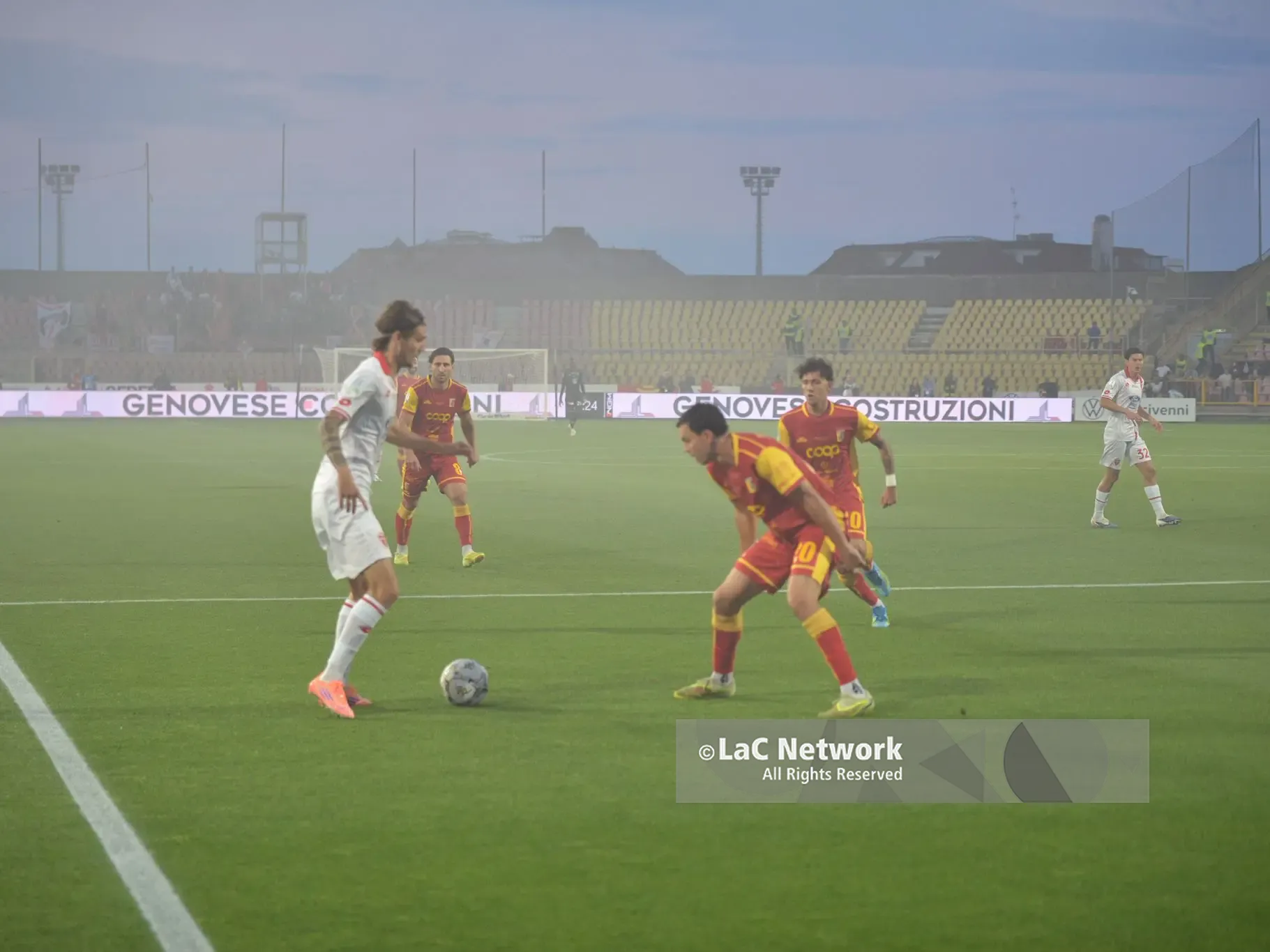 Il Catanzaro sfida il Monza al Ceravolo per l’andata della finale playoff di Serie B: gli aggiornamenti – LIVE
