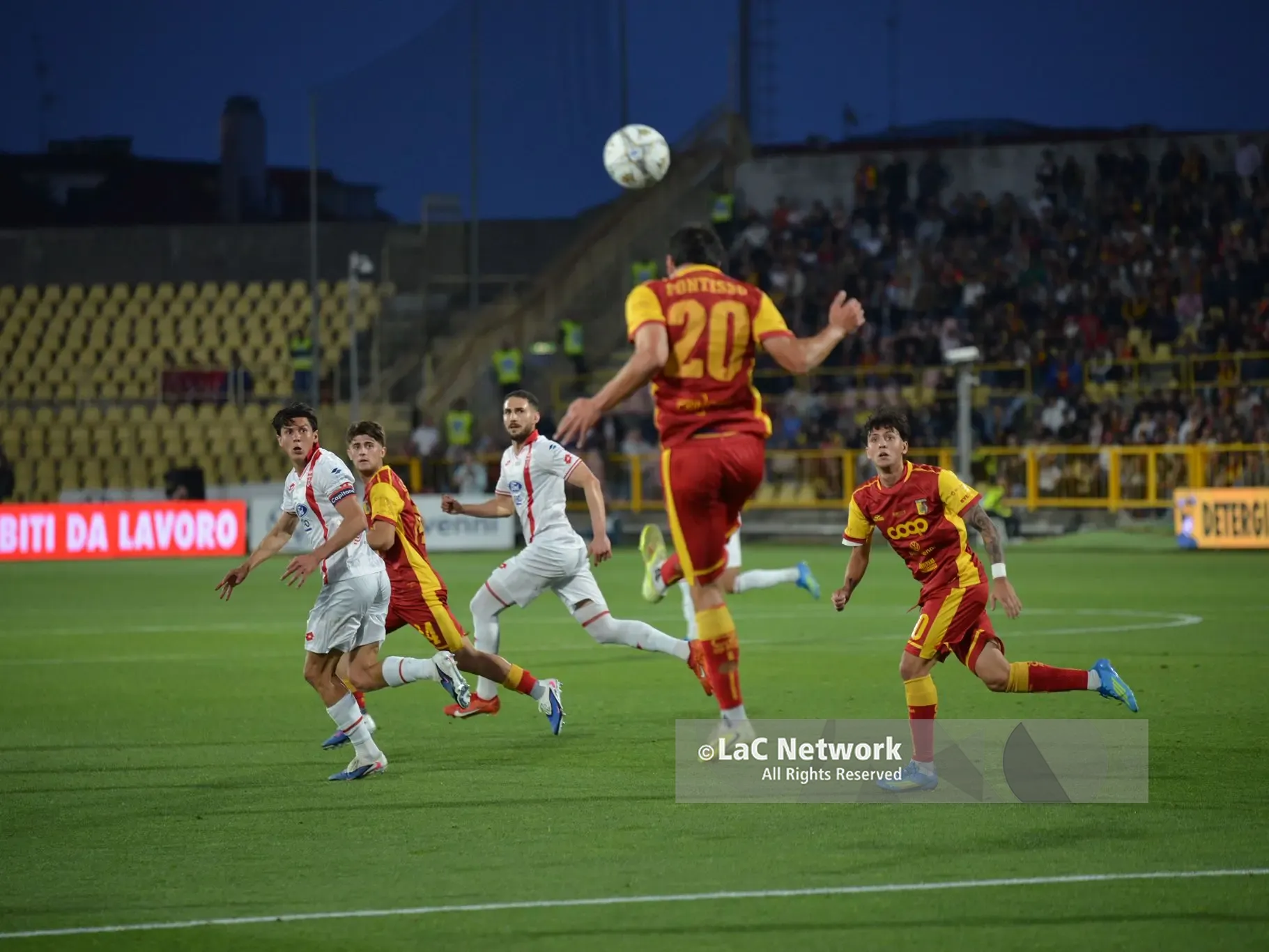 Il Catanzaro sfida il Monza per l’andata della finale playoff di Serie B, inizio secondo tempo: parziale 0 a 0. Gli aggiornamenti – LIVE