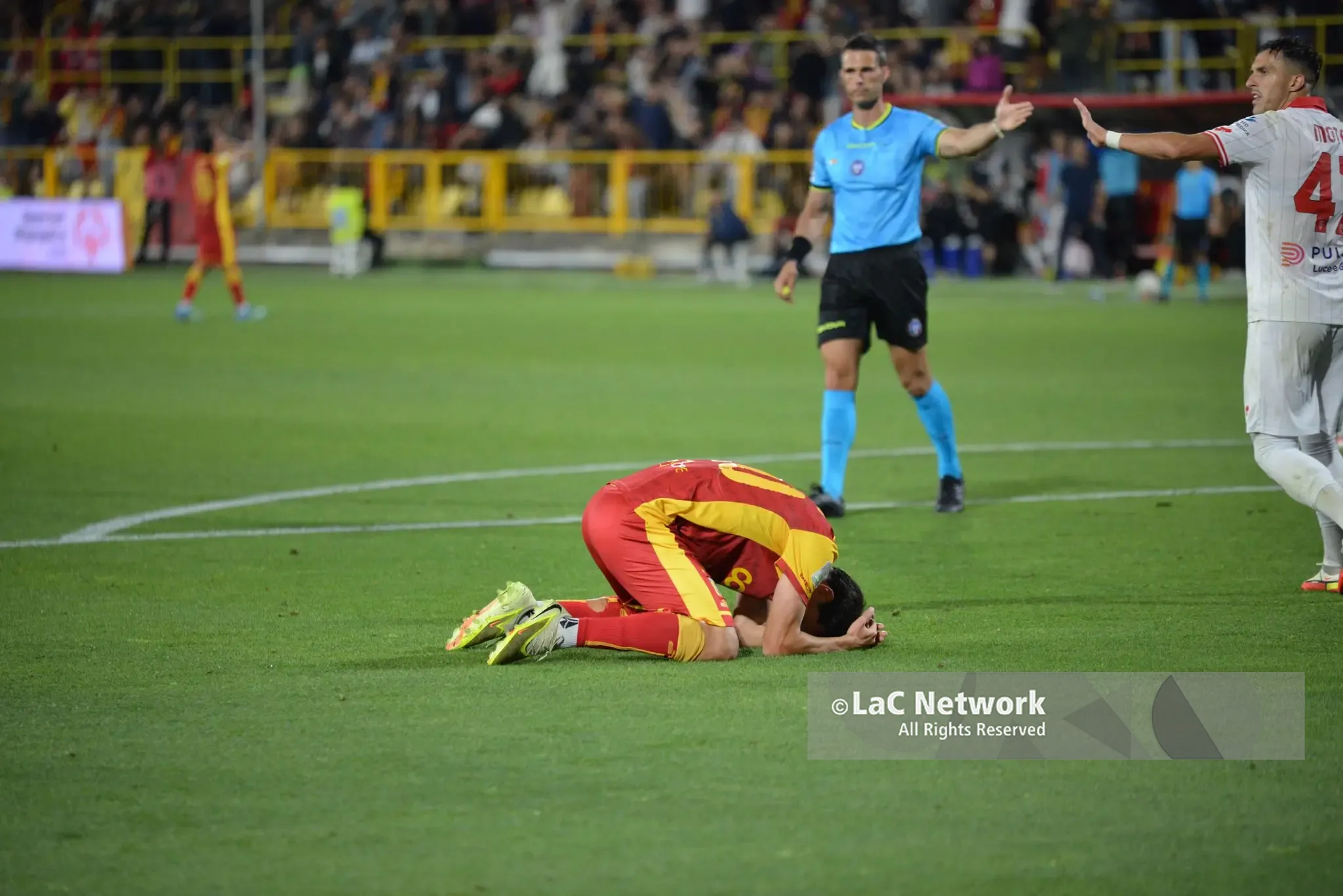 Il Catanzaro cade\u00A0contro il Monza\u00A0nell’andata della\u00A0finale playoff di Serie B, Hernani e Caso per il 2 a 0 finale\n