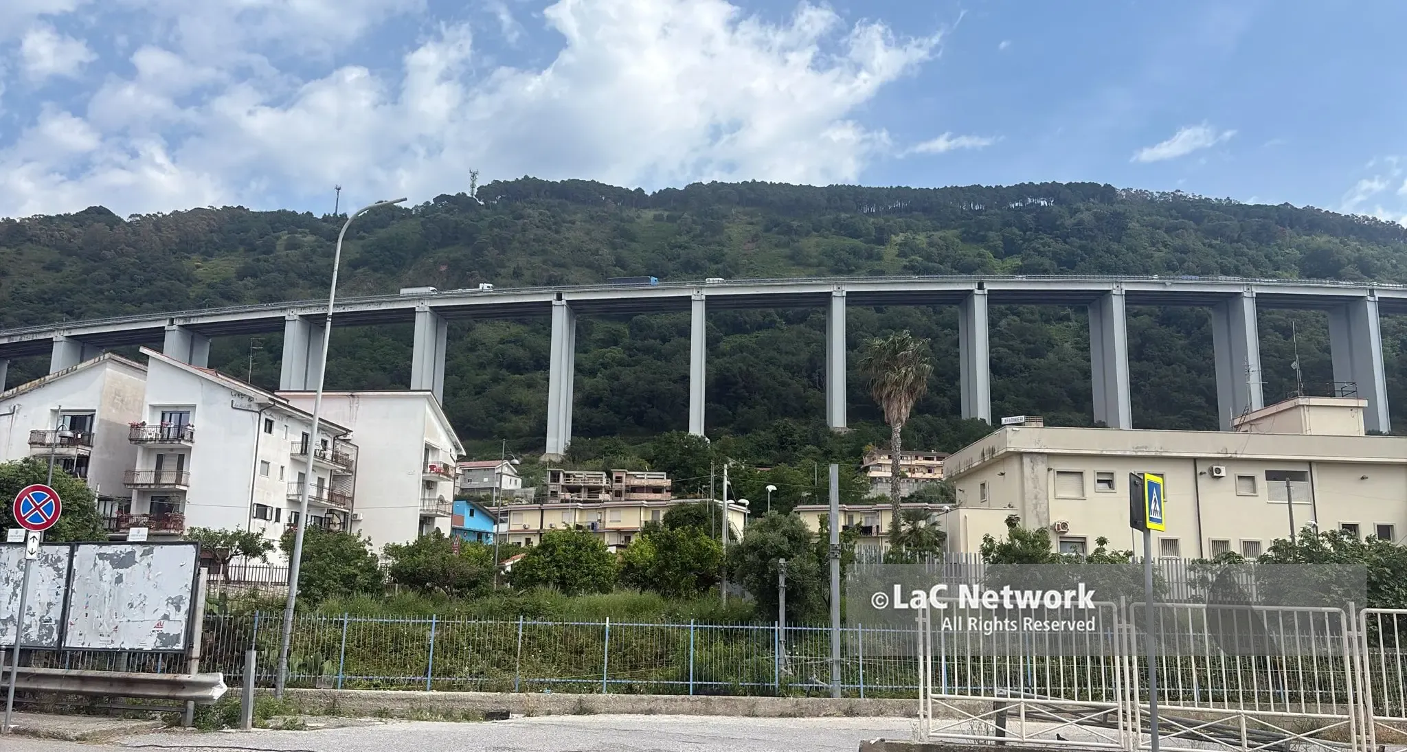 Pizzo, nuova tragedia dal ponte dell’autostrada: un uomo precipita nel vuoto, inutili i soccorsi\n