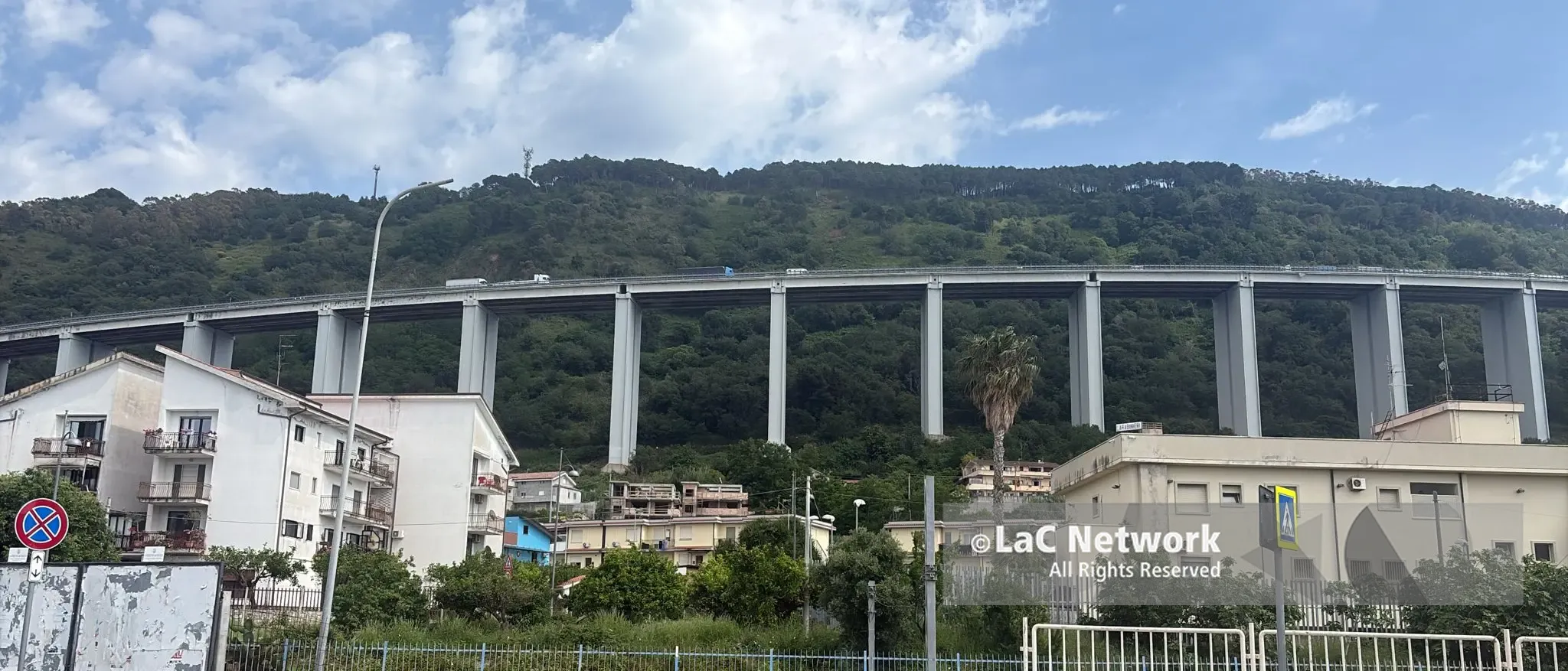 Pizzo, nuova tragedia dal ponte dell’autostrada: un uomo precipita nel vuoto, inutili i soccorsi\n