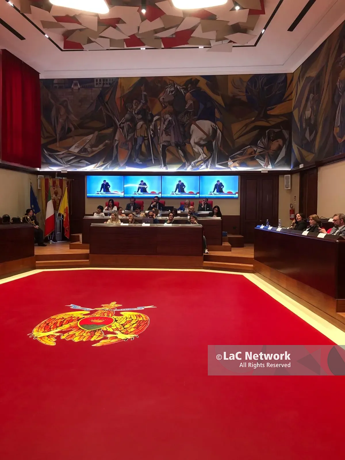 Catanzaro Servizi, l’ombra del fallimento irrompe in Consiglio comunale: lavoratori in Aula e tensione sugli affidamenti\n