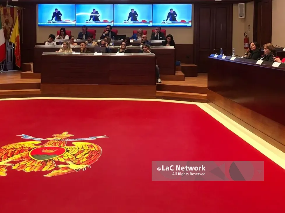Catanzaro Servizi, l’ombra del fallimento irrompe in Consiglio comunale: lavoratori in Aula e tensione sugli affidamenti