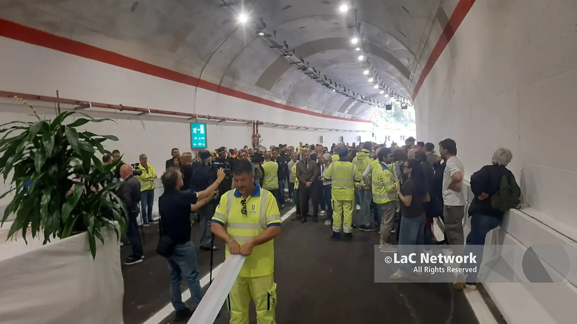 Catanzaro, riapre dopo quasi due anni la galleria del Sansinato sulla “Due Mari”. Il sindaco Fiorita:\u00A0«La città tira un sospiro di sollievo»\n