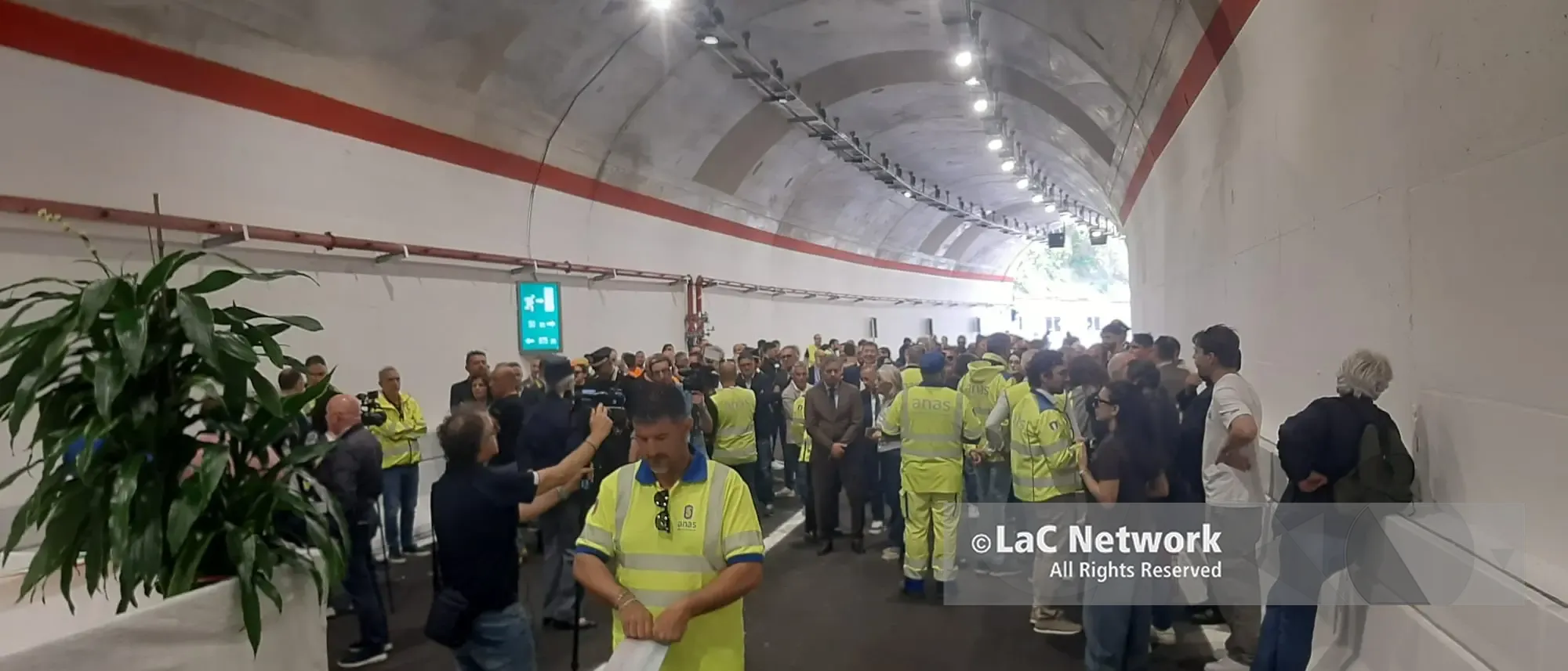 Catanzaro, riapre dopo quasi due anni la galleria del Sansinato sulla “Due Mari”. Il sindaco Fiorita:\u00A0«La città tira un sospiro di sollievo»\n