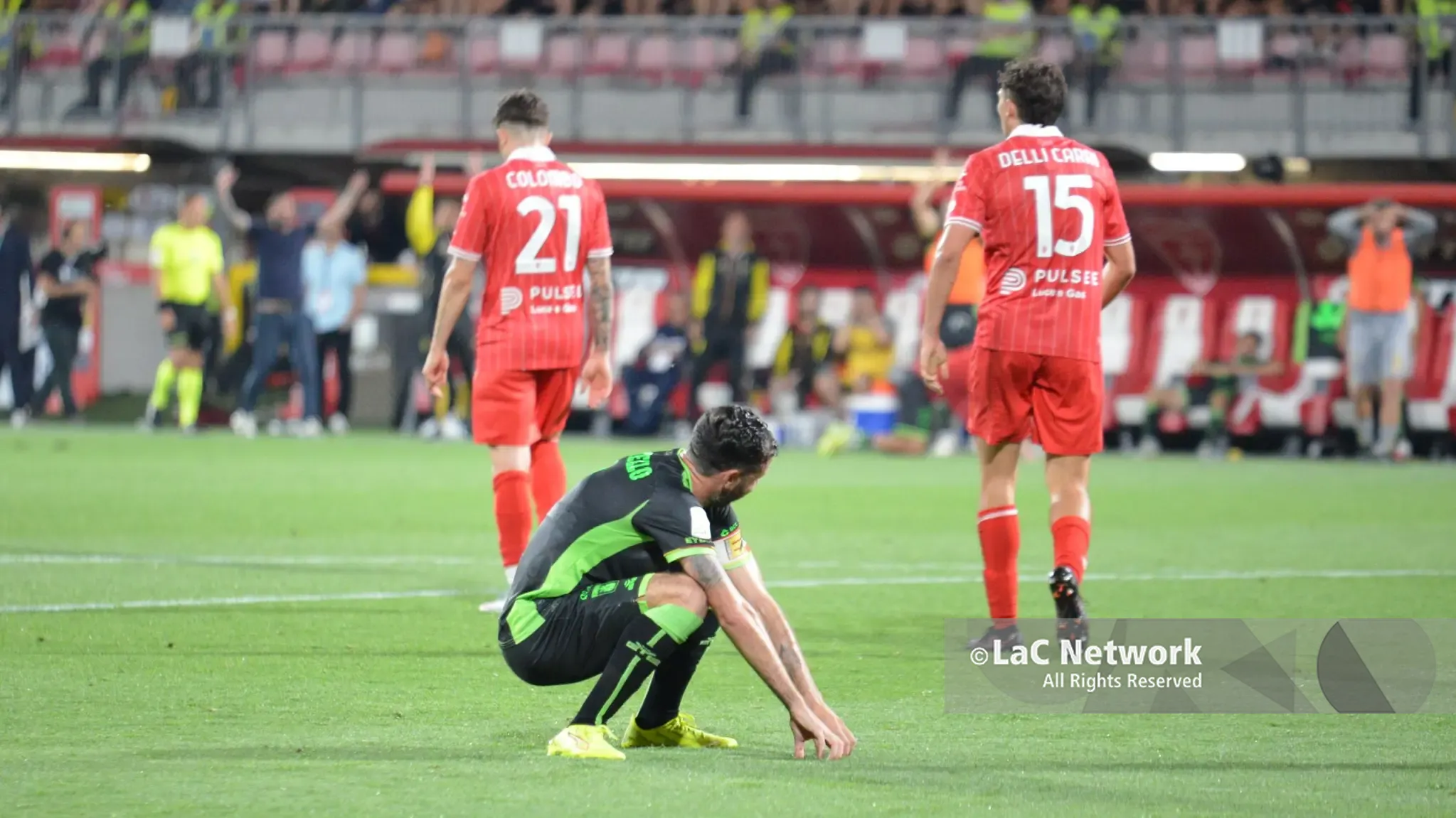 <p>Il Catanzaro <span style=\"color:hsl(0, 75%, 60%);\">non riesce nell’impresa a Monza</span>, non bastano i gol di Jack e Frosinini: finisce 0-2 e i brianzoli vanno in Serie A</p>