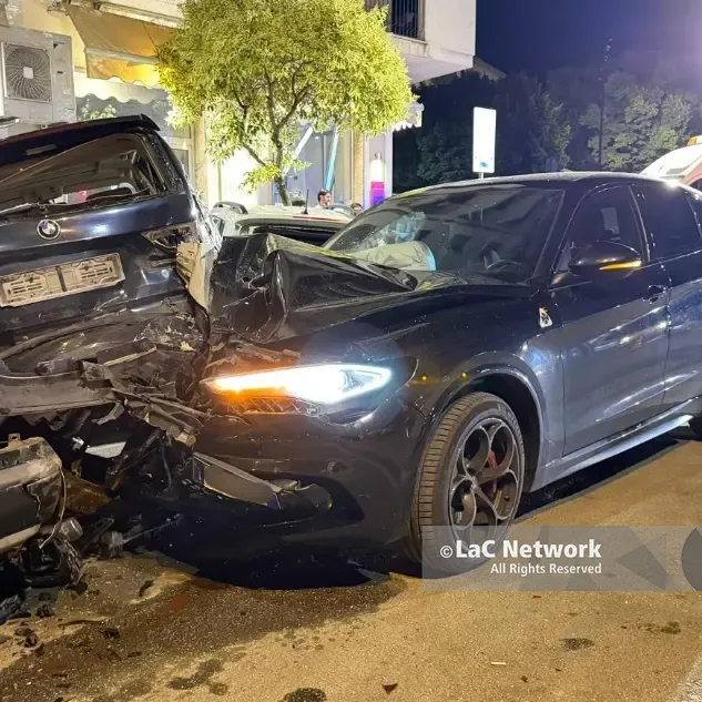 Cosenza: perde il controllo dell’auto, impatta e danneggia sei mezzi parcheggiati\n