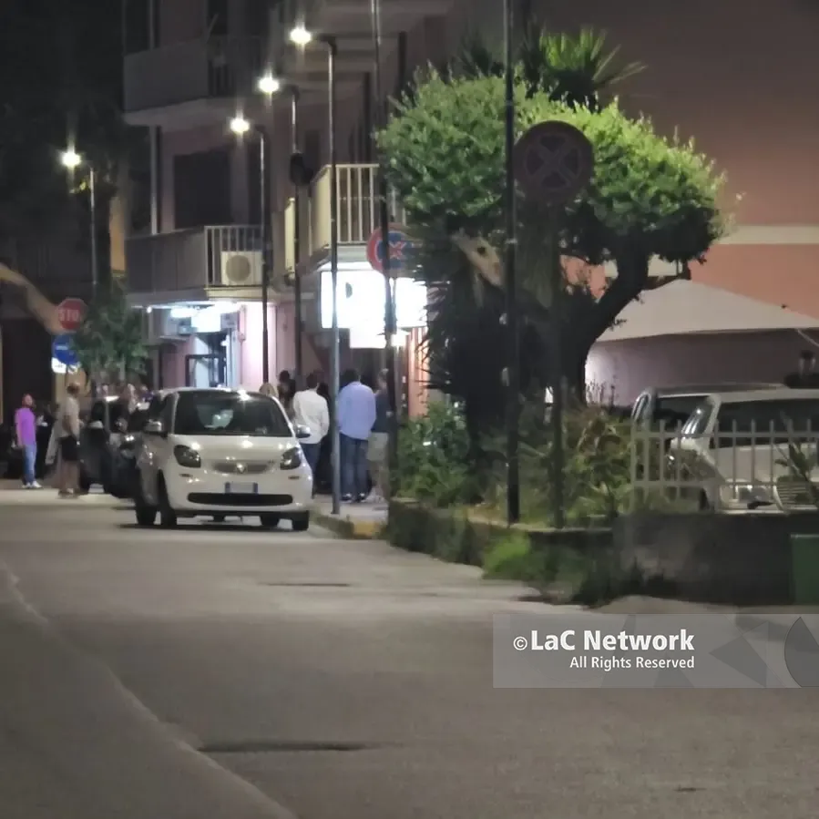 Praia a Mare, momenti di tensione in una struttura ricettiva:\u00A0occupato un appartamento, due dipendenti feriti\n