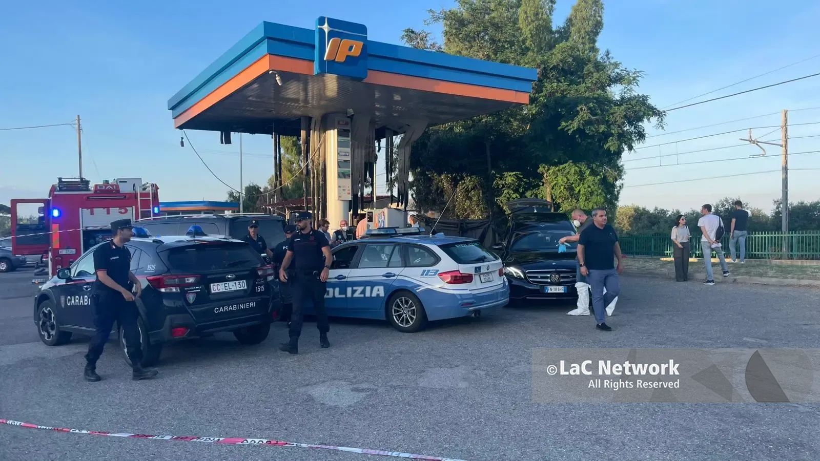 Braccianti bruciati vivi ad Amendolara, il procuratore D’Alessio: «I due fermati accusati di omicidio plurimo pluriaggravato»\n