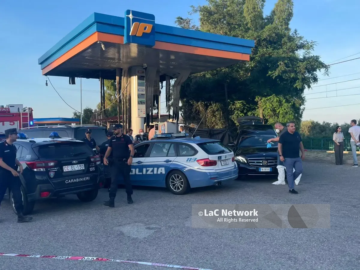 Braccianti bruciati vivi ad Amendolara, il procuratore D’Alessio: «I due fermati accusati di omicidio plurimo pluriaggravato»
