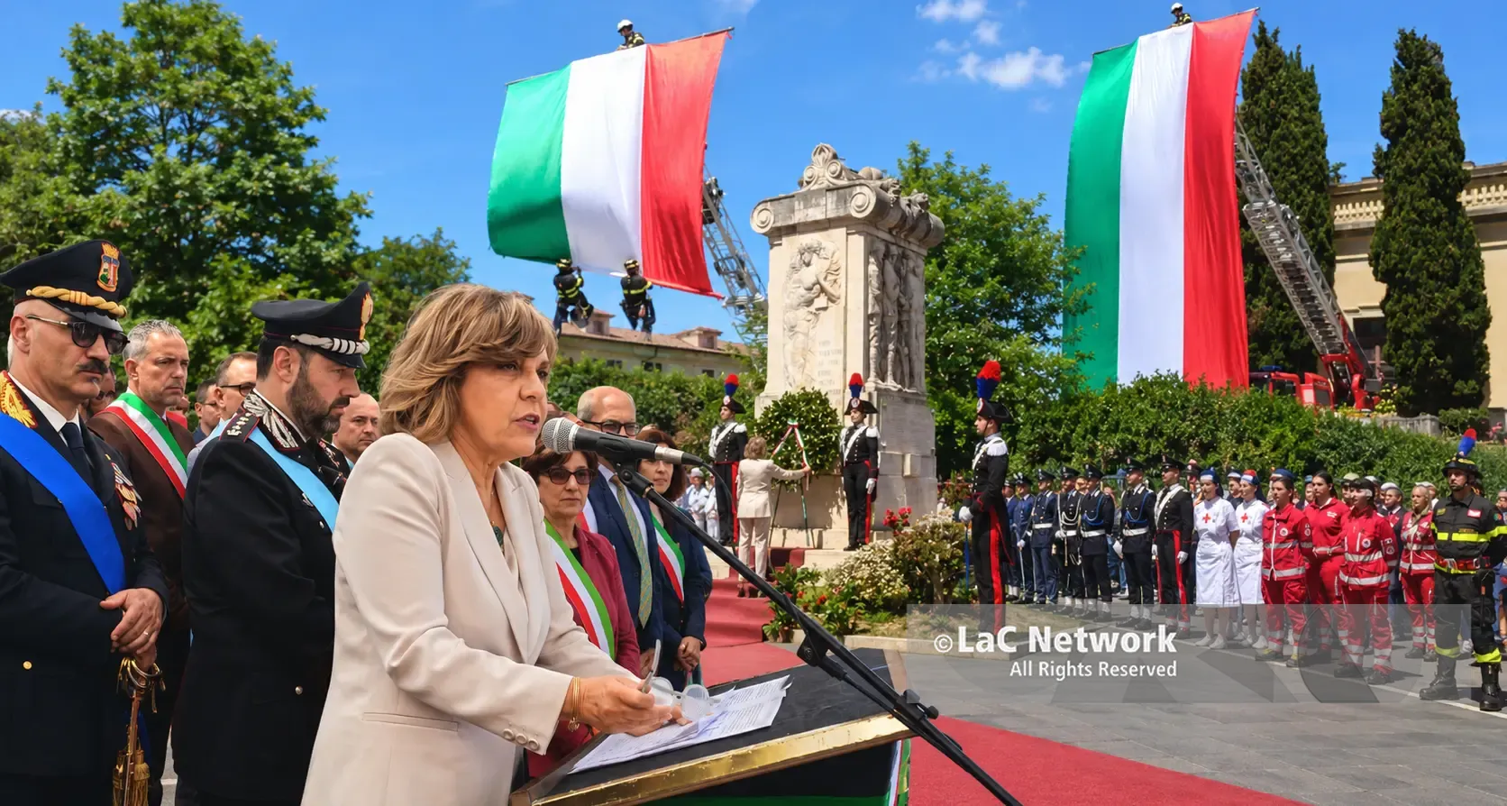 Festa della Repubblica, piazza gremita a Vibo. Il prefetto: «È il compleanno del popolo italiano»