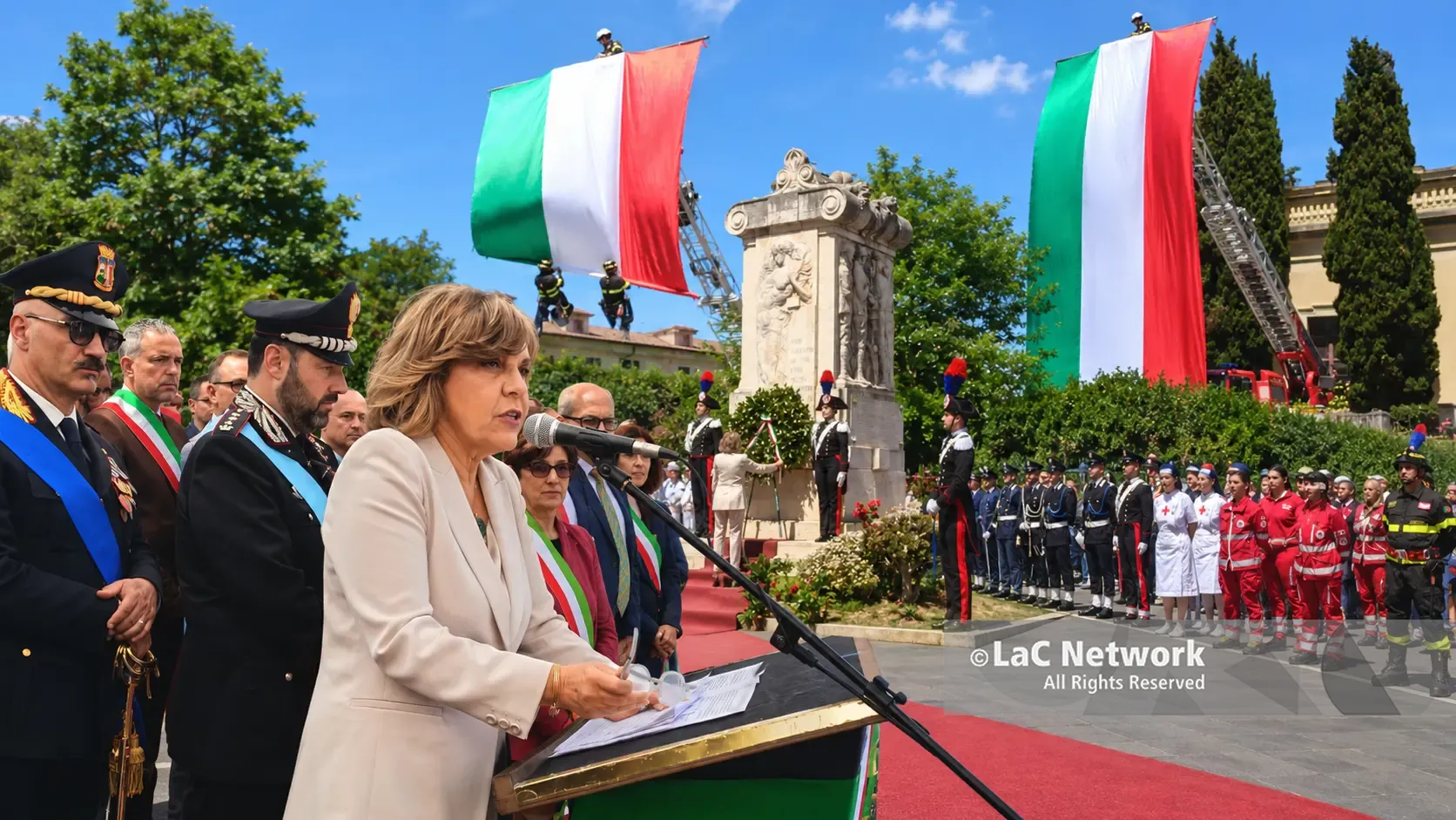 Festa della Repubblica, piazza gremita a Vibo. Il prefetto: «È il compleanno del popolo italiano»