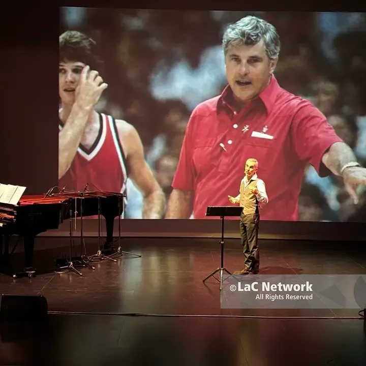 Federico Buffa racconta\u00A0Michael Jordan all’Unical:\u00A0«Aveva una vibrazione impressionante, ti dovevi girare»\n