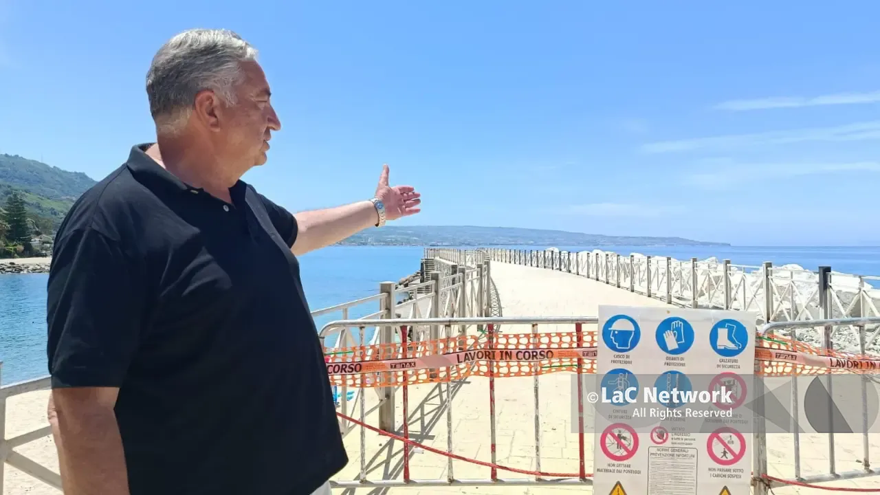 Marina di Pizzo, polemiche sui lavori al molo Pizzapundi. Il sindaco: «Tutto autorizzato e certificato, ma stiamo vigilando»\n