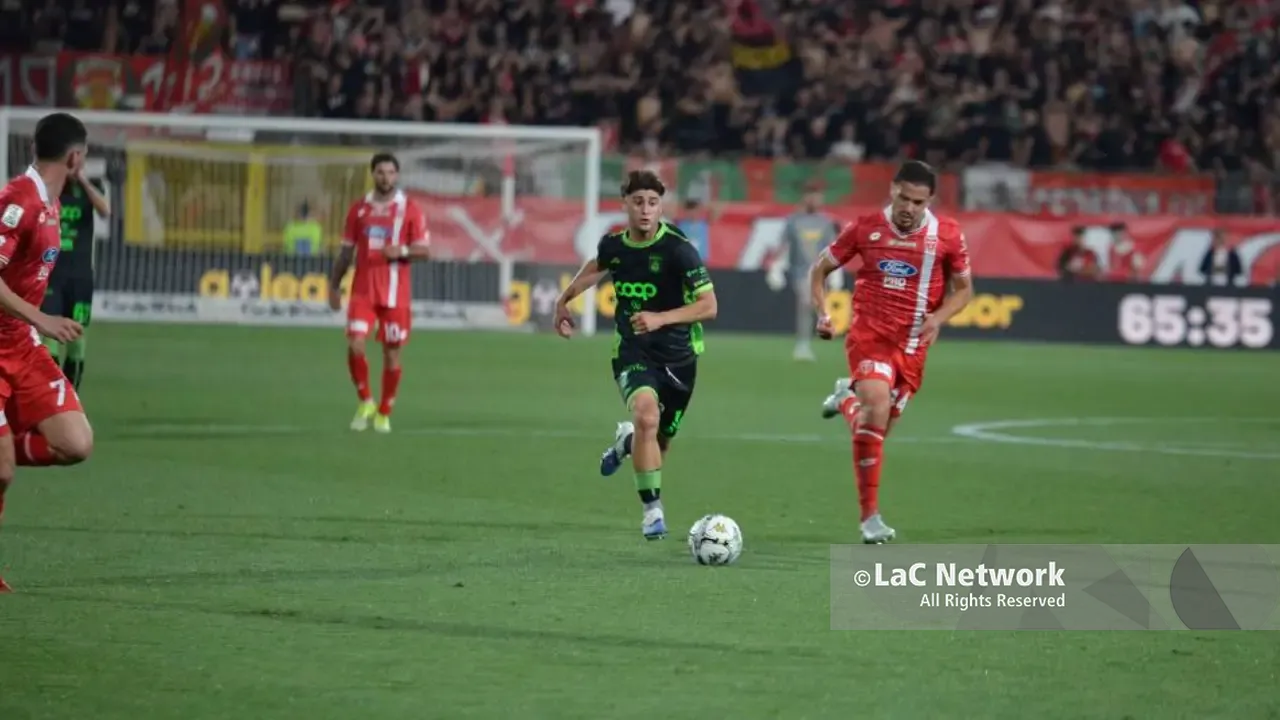 Liberali infiamma il calciomercato: Juventus,\u00A0Sassuolo e Palermo sulle tracce del talento del Catanzaro\n