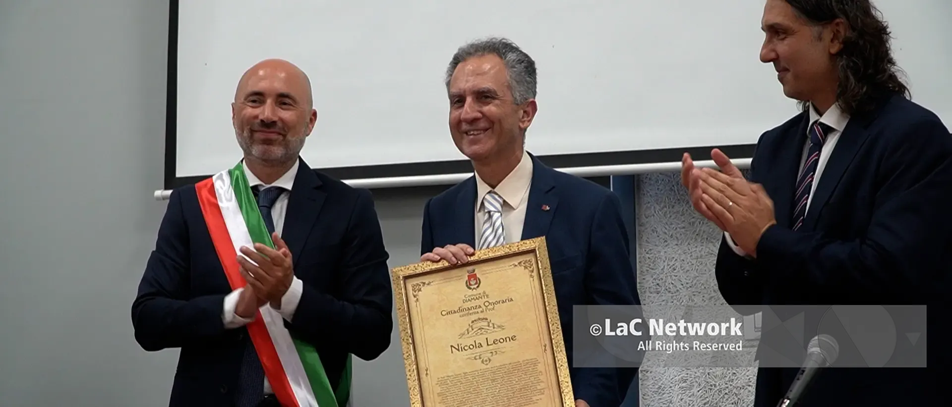 Diamante, il professor Nicola Leone è cittadino onorario: omaggio a un'eccellenza calabrese nel mondo\n