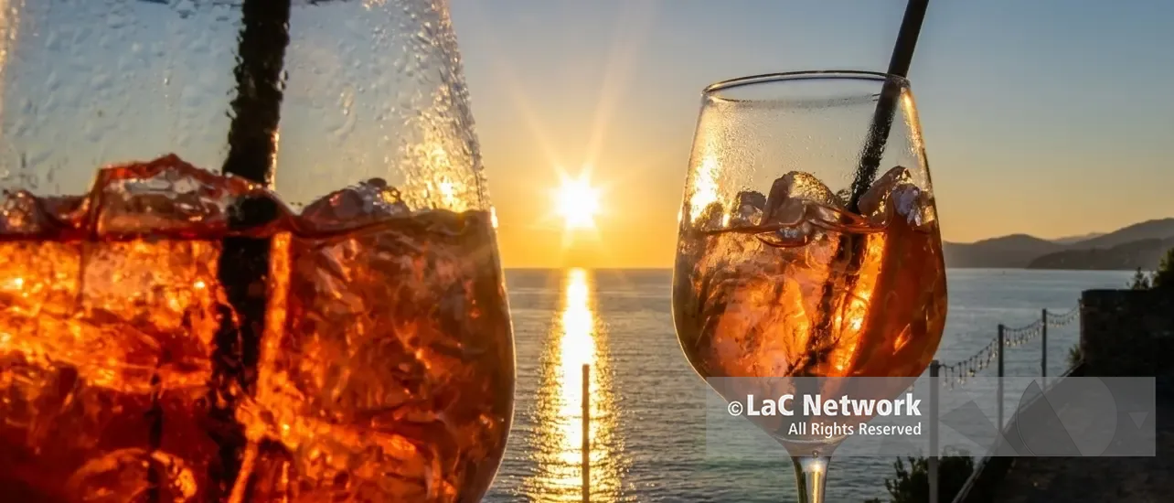 La Calabria sul set del mondo: il nuovo spot del Gruppo Caffo svela lo scrigno del Mediterraneo e punta al miliardo di contatti\n