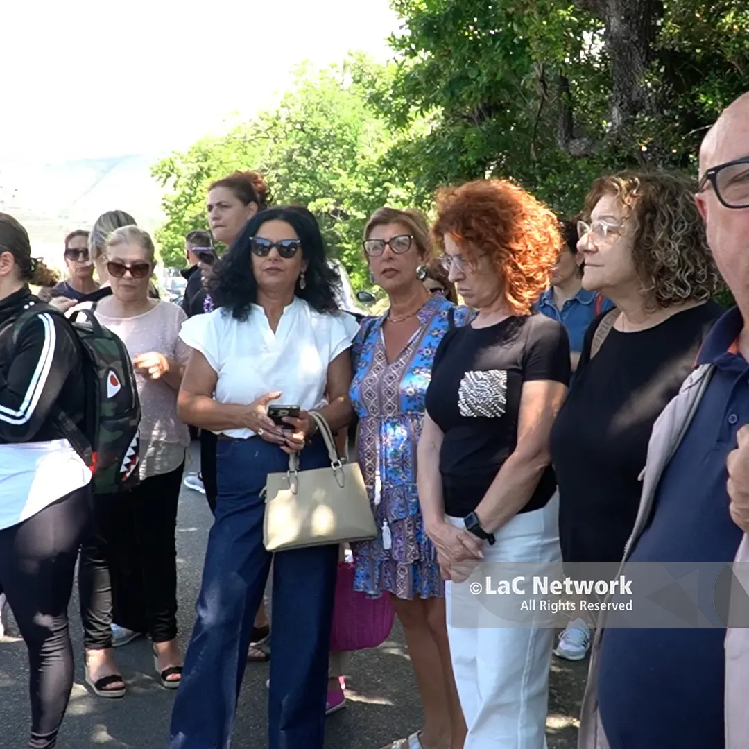 Alla Rsa\u00A0di San Nicola Arcella torna l'incubo dei licenziamenti, sit-in dei lavoratori: «Clima pesantissimo»\n