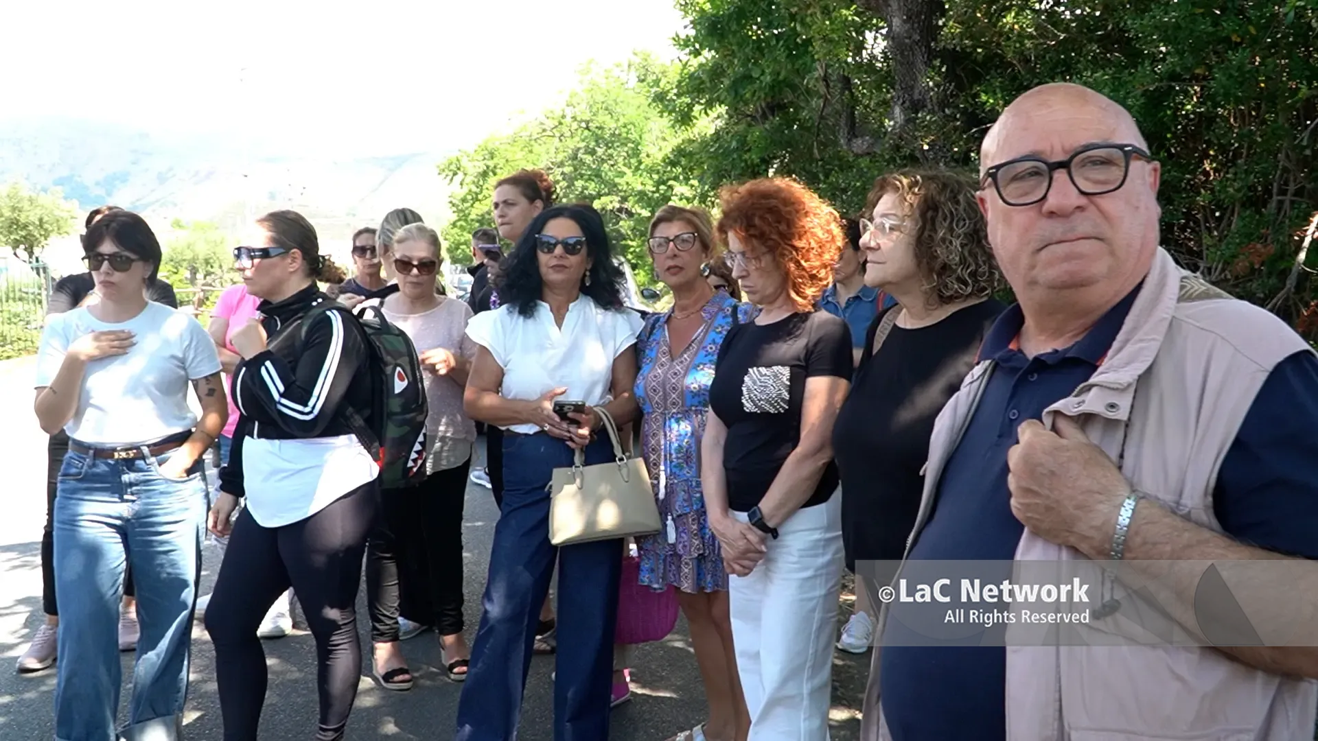 Alla Rsa\u00A0di San Nicola Arcella torna l'incubo dei licenziamenti, sit-in dei lavoratori: «Clima pesantissimo»\n