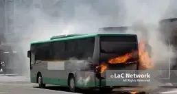 Pullman in fiamme all’autostazione di Cosenza, residenti in allarme: intervento dei vigili del fuoco –\u00A0VIDEO\n