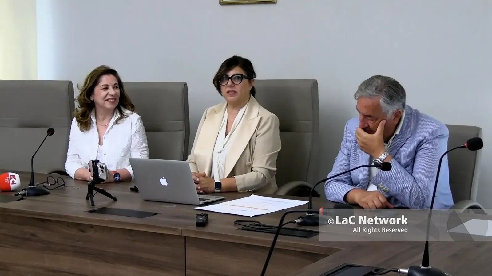 <p>La conferenza stampa di presentazione del Progetto O-nora a Pizzo</p>\\n