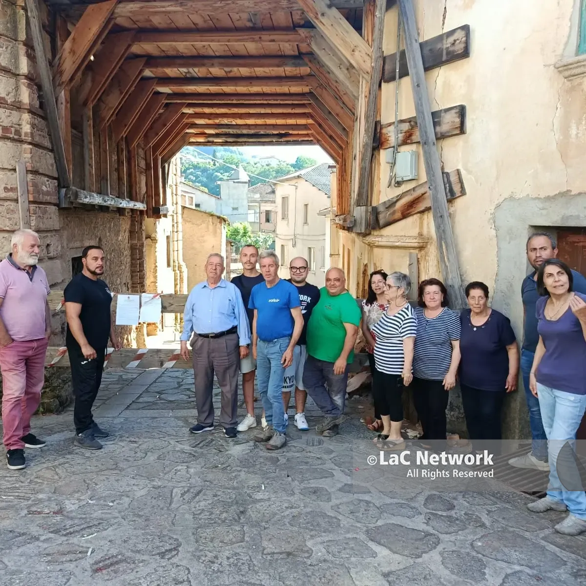 Dinami, strada chiusa da due mesi: i cittadini\u00A0chiedono la riapertura prima della festa della Madonna della Catena\n