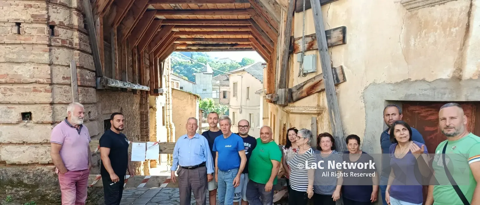 Dinami, strada chiusa da due mesi: i cittadini\u00A0chiedono la riapertura prima della festa della Madonna della Catena\n