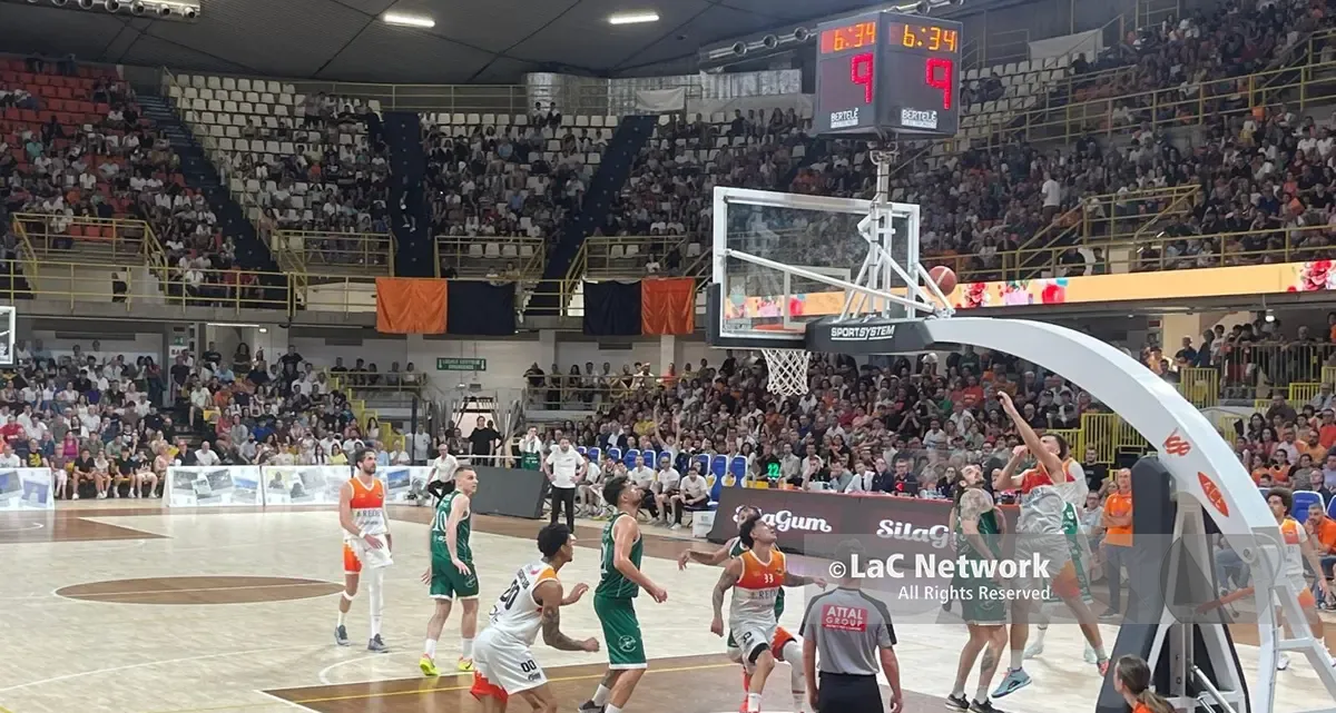 Redel Viola Reggio, il sogno promozione è rinviato: al PalaCalafiore vince Avellino\n