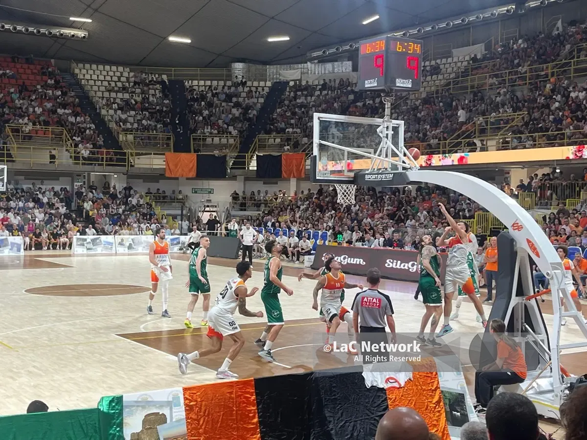 Redel Viola Reggio, il sogno promozione è rinviato: al PalaCalafiore vince Avellino\n