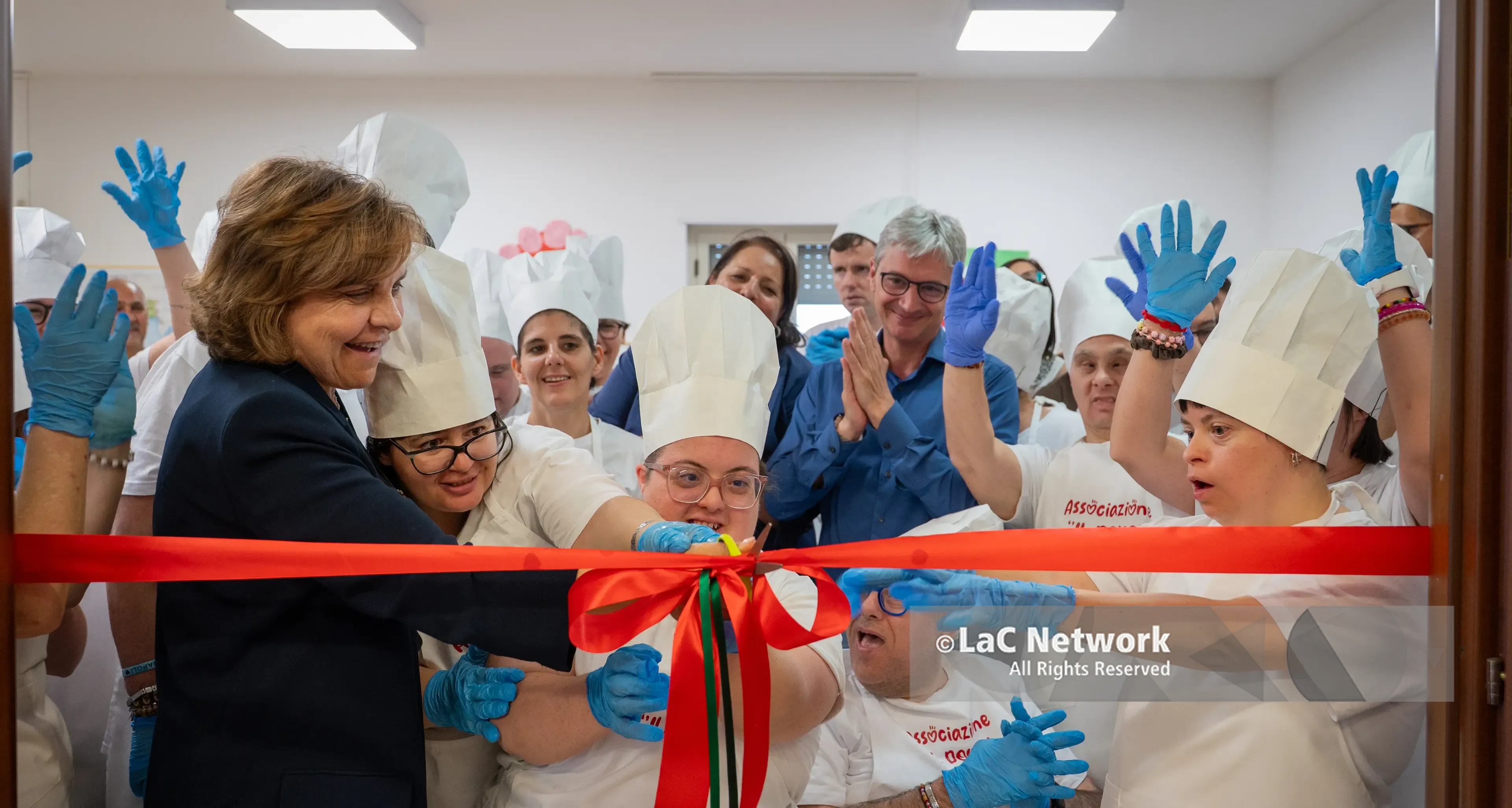 Jonadi, inaugurata la cucina inclusiva del centro “Il Dono”: ora il sogno è una friggitoria gestita dai ragazzi\n