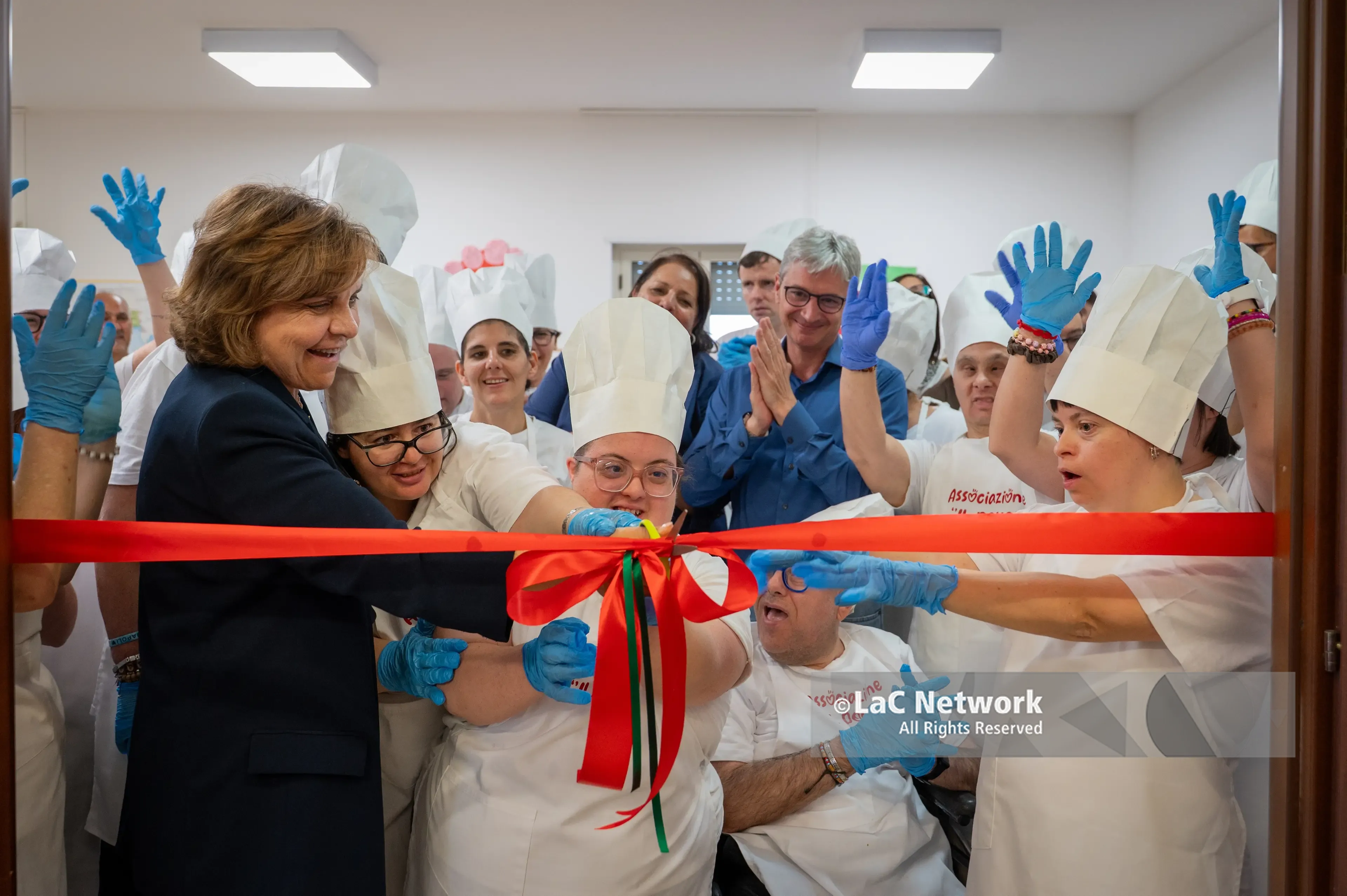 Jonadi, inaugurata la cucina inclusiva del centro “Il Dono”: ora il sogno è una friggitoria gestita dai ragazzi\n
