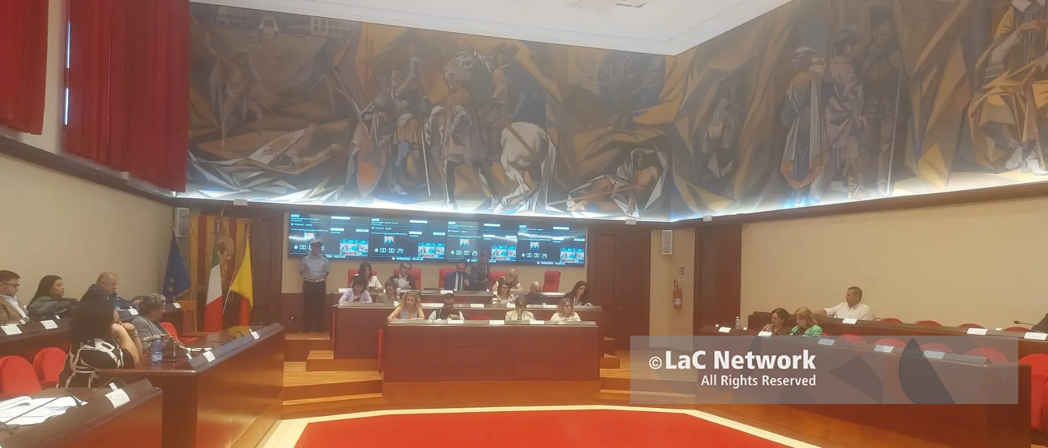 Catanzaro Servizi, via libera del Consiglio agli affidamenti. Forza Italia vota sì ma presenta il conto alla maggioranza\u00A0\n