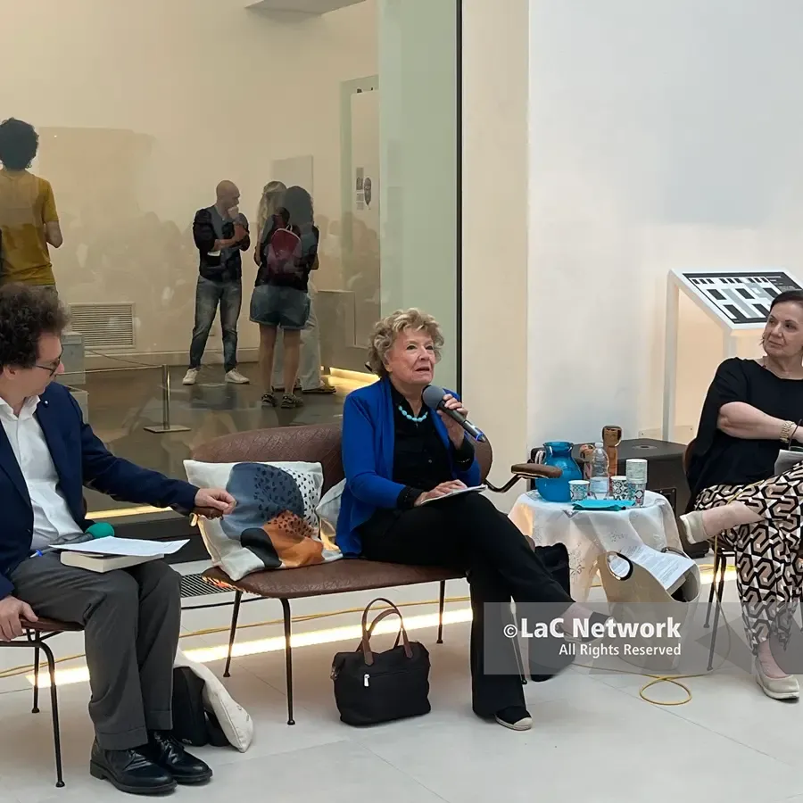 Le letture silenziose e le scritture segrete delle donne\u00A0cambiano il mondo, a Reggio Dacia Maraini: «Coltivare la memoria per riconoscere la libertà»