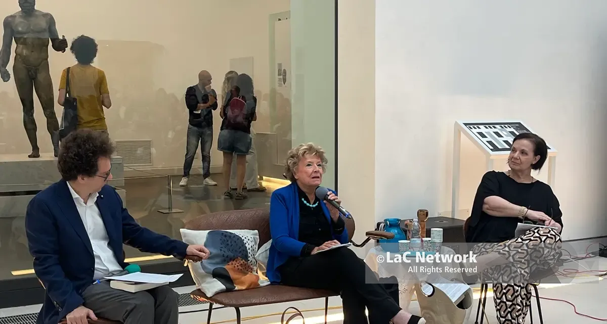 Le letture silenziose e le scritture segrete delle donne\u00A0cambiano il mondo, a Reggio Dacia Maraini: «Coltivare la memoria per riconoscere la libertà»