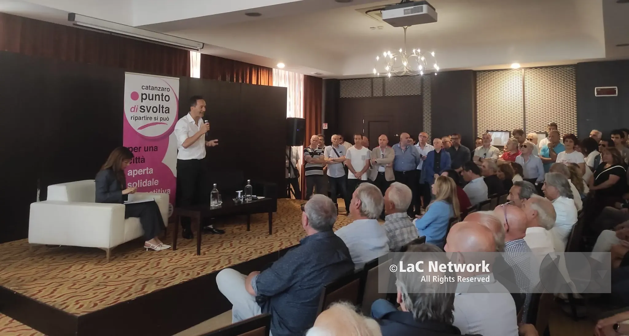 Catanzaro, sala gremita per il debutto del movimento di Pitaro: nel centrosinistra nasce un nuovo fronte per le Comunali\n