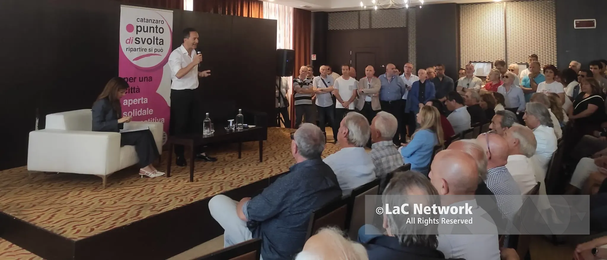 Catanzaro, sala gremita per il debutto del movimento di Pitaro: nel centrosinistra nasce un nuovo fronte per le Comunali\n