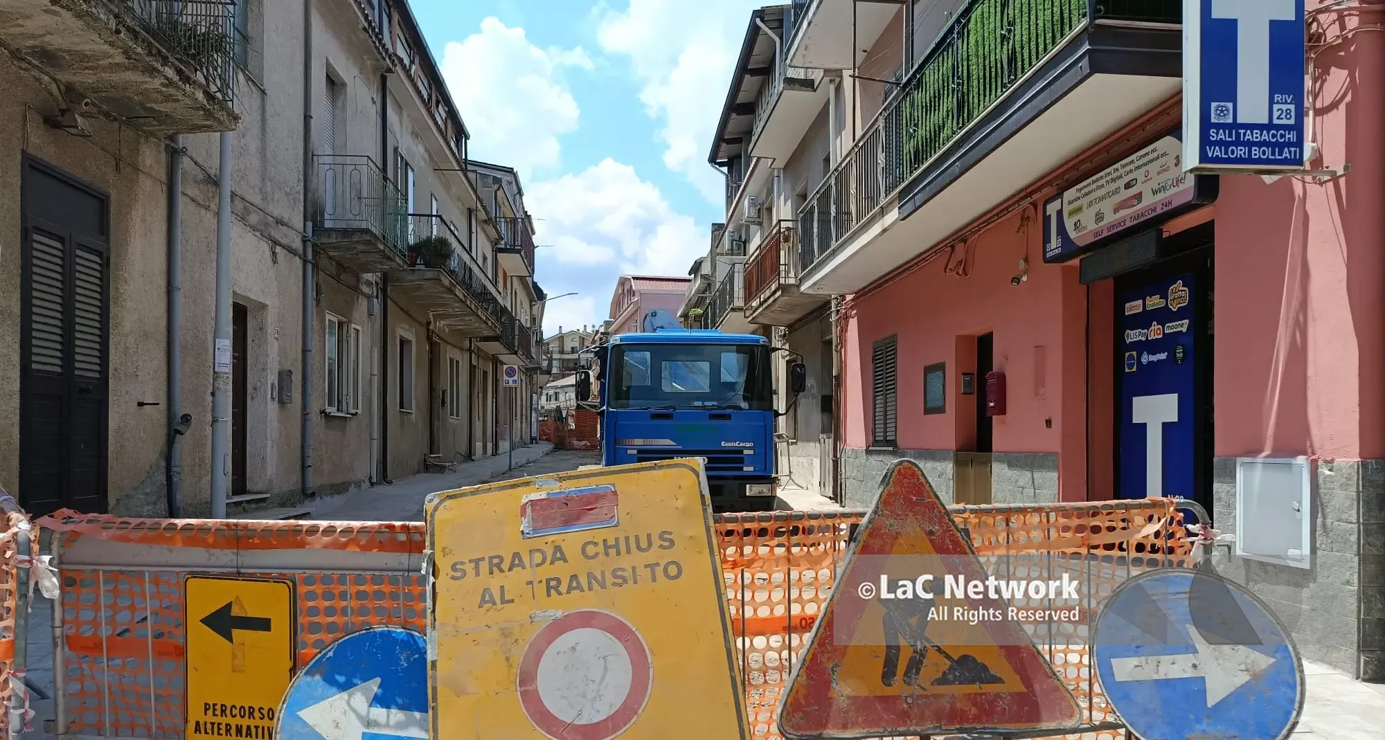 Cancello Rosso ostaggio dei cantieri, esplode la protesta dei residenti. Il Comune di Vibo: «Siamo quasi alla fine»\n